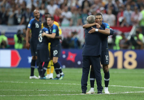 球队更加依 球队更加依