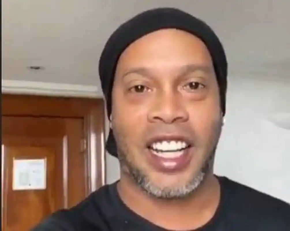 那羽球飞扬 那羽球飞扬